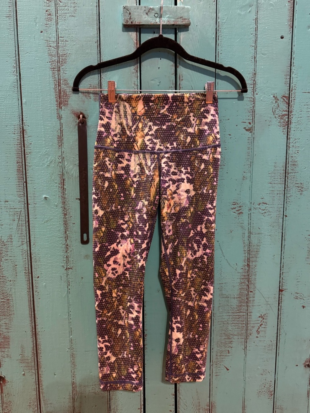 lululemon athletica black, white, green patterned cropped leggings